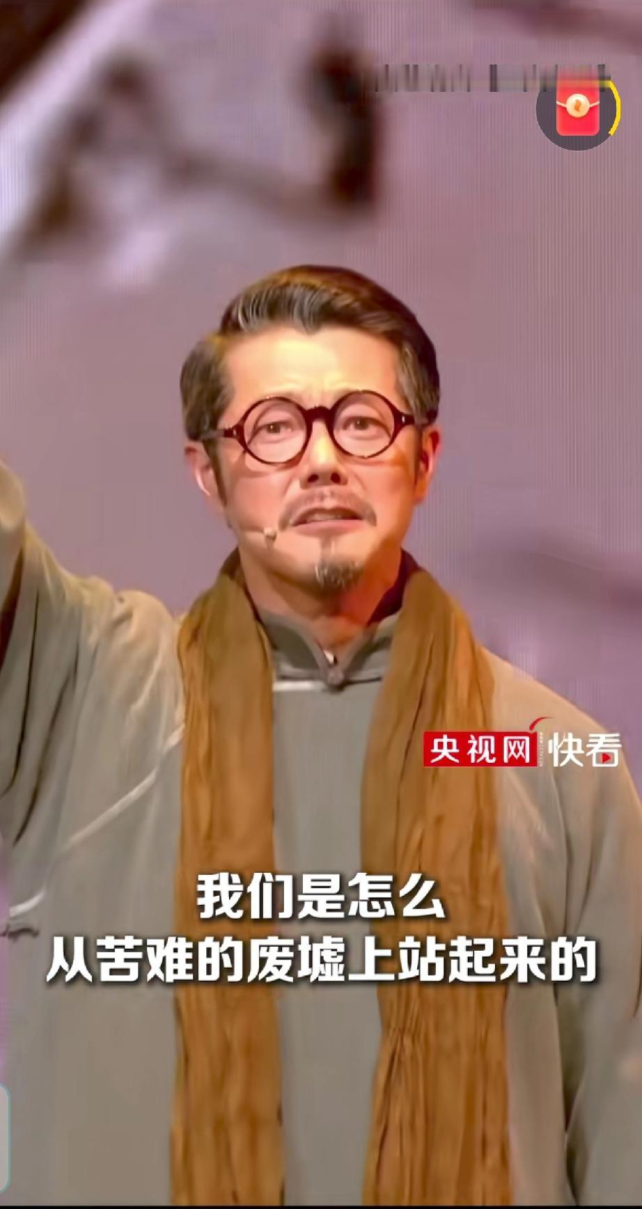 9.3晚会总导演周莉亚说:“领导找到我们谈话时，第一句话是80年了，我们总要为那