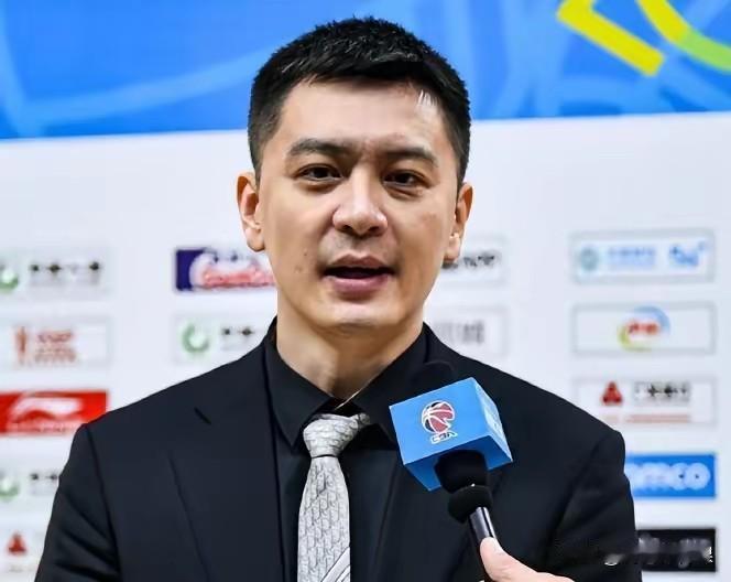 杨鸣敢于承担责任，精神可佳！CBA常规赛第九轮，辽宁主场65:91大比分不敌
