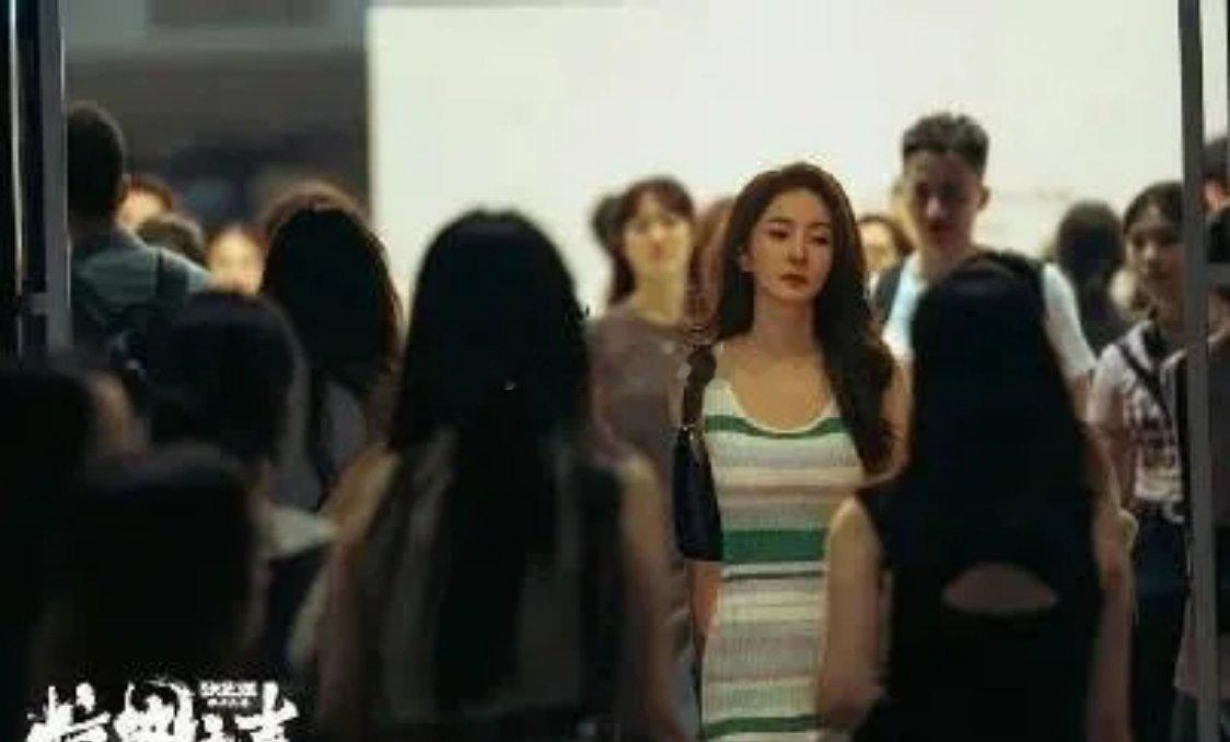 看85花杨幂、刘诗诗在张艺谋新电影中顶峰相见，这个策略是正确的，现在长剧市场被短