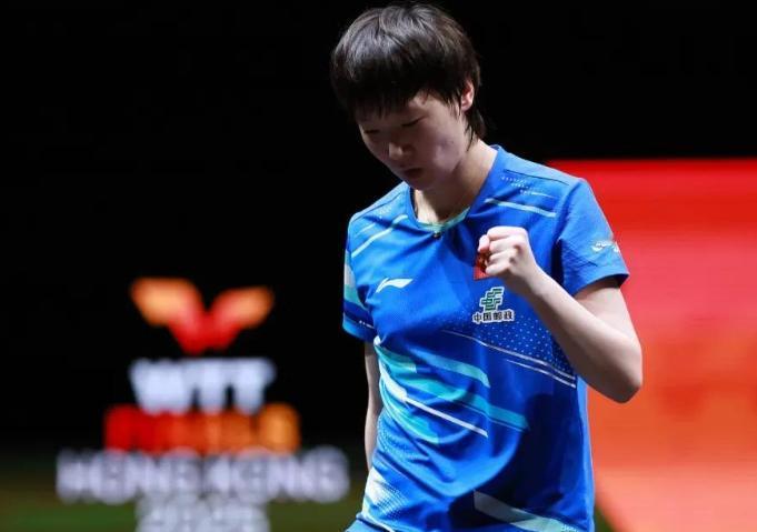 2025年WTT香港总决赛第三日，中国乒乓球队表现强势，成功包揽女单四强席位。王