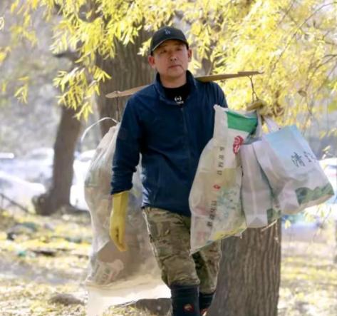 这下好了，不止内蒙古，全国人都知道了！内蒙古有个叫高伟的银行员工，放着节假日不歇
