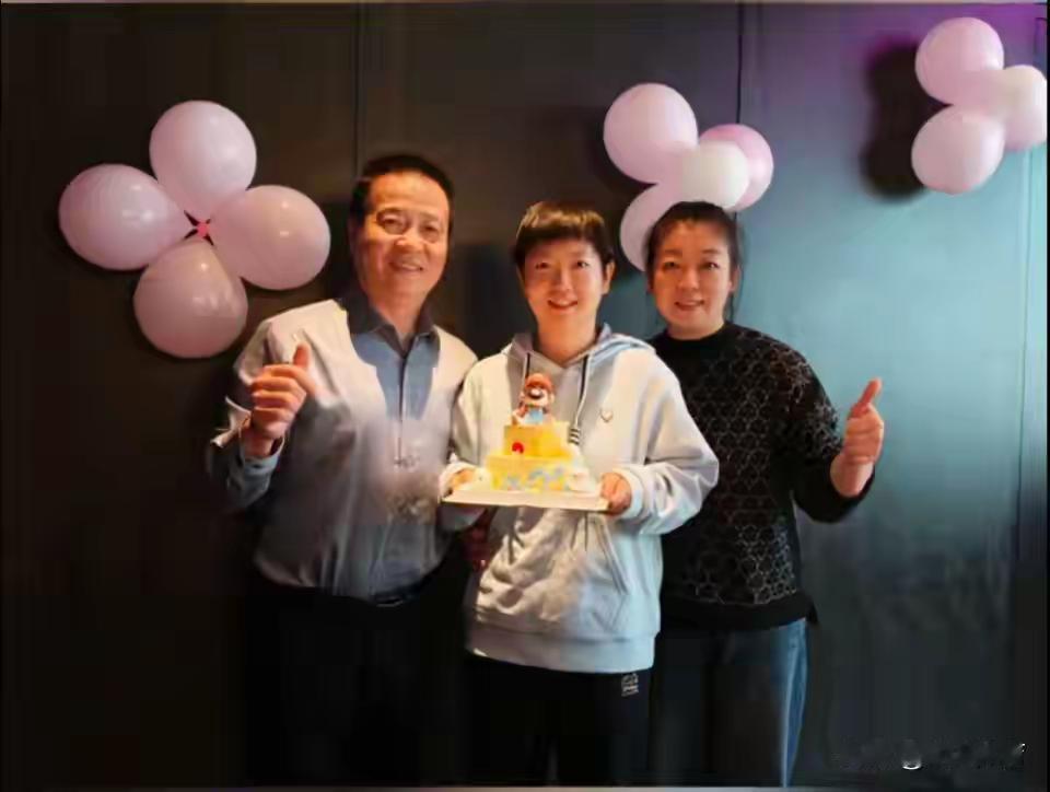 孙颖莎没上春晚！！哎，前些天，黑粉不是吵吵着，似喝了鸡血似的，亢奋着说什么孙颖