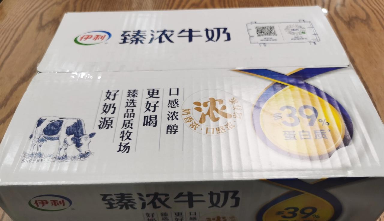 家里奶喝没了，晚饭后我出去买奶。7点多钟，我走进附属中山医院大门外一家便利店，看