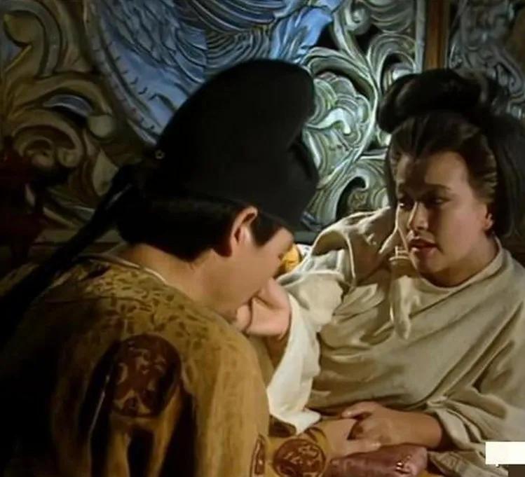 694年，70岁武则天突然身体不适，便将40岁御医沈南璆叫来诊脉。沈南璆诊完脉发