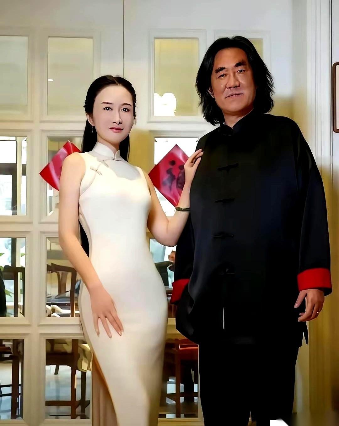 我天，张纪中把胡子刮了。就因为网友天天叨叨，说他跟杜星霖像爷孙俩。好家伙，这