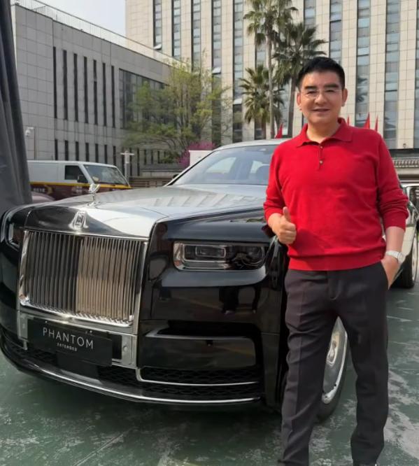 1300万的豪车还没捂热乎，张雪就要“八折甩卖”？这大概是慈善史上最“尴尬”的一