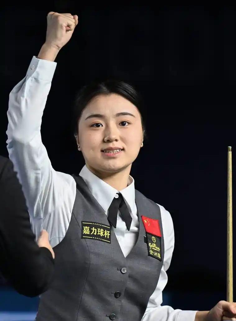 斯诺克女子世锦赛正在中国东莞常平隆重举行。世界第一白雨露冲击三连冠成为赛事最大