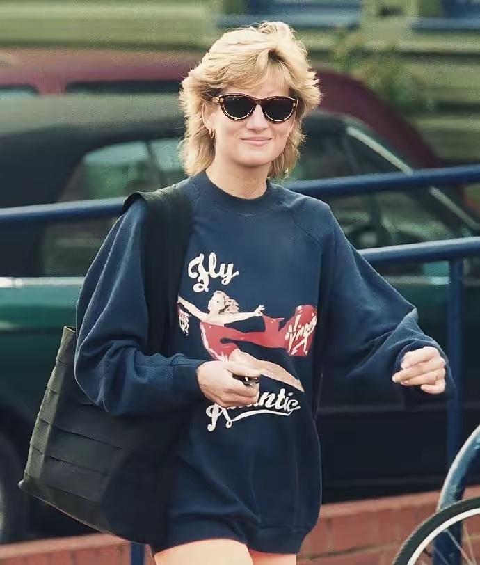 都说黛安娜王妃傻，放着王室的好生活不过非要作我不这么认为，一入王宫深似海，可以