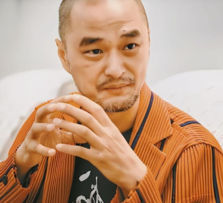 “我就是好色，我当妇科医生，我能光明正大地看女人。”1998年，一个29岁的医学