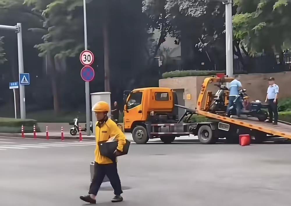 电动车真要那么较真，严格按照规定来执行，能对中国经济产生重大影响，首先来说外卖和