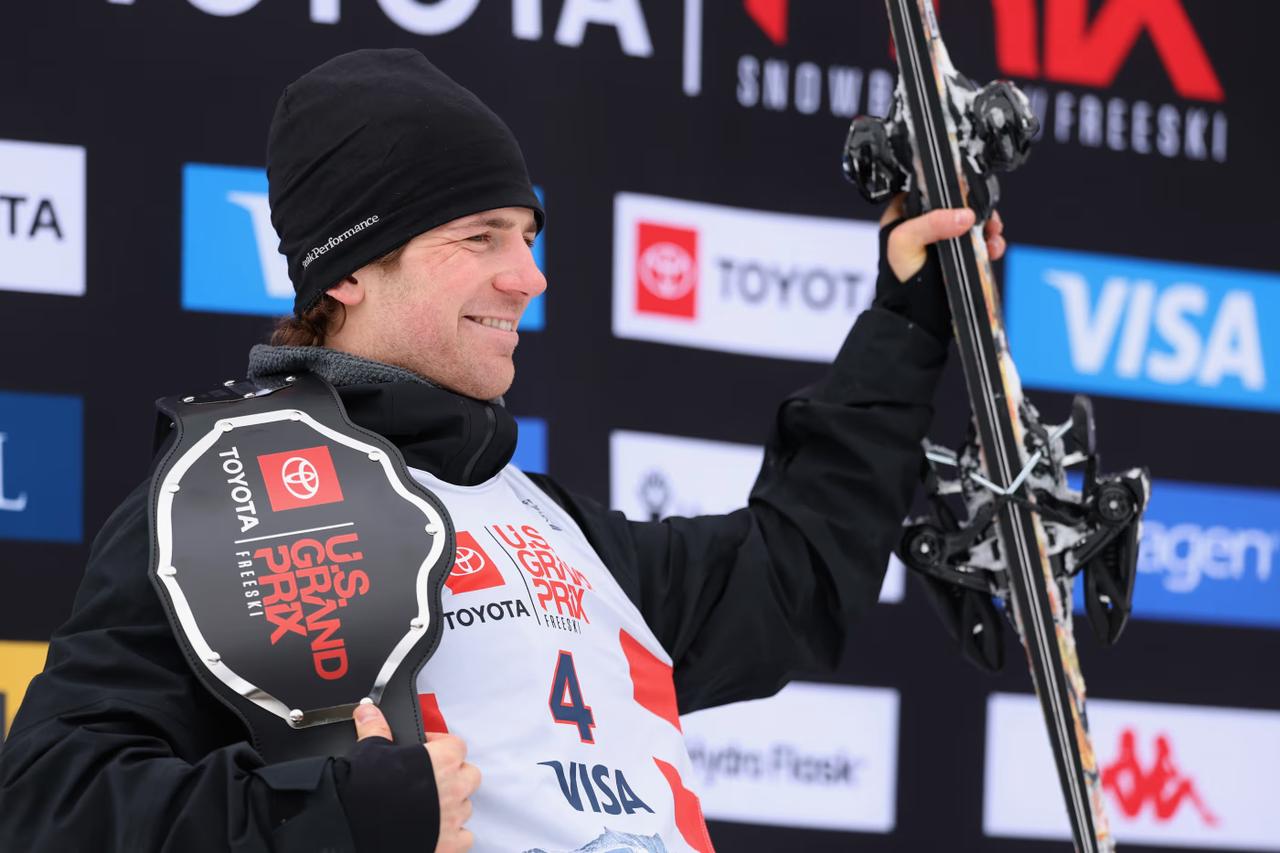 美国资深参议员伯尼·桑德斯今天发文说：“特朗普因美国冬奥会选手亨特·赫斯批评其执