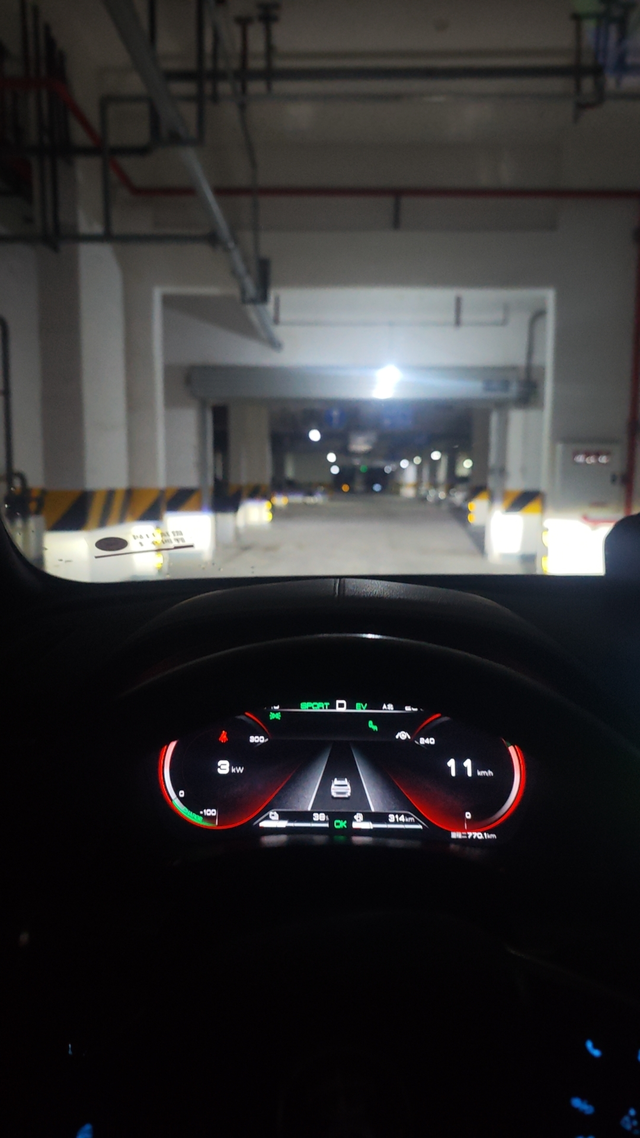 我的宋味道不大都说比亚迪廉价，但是他的味道确实不大，挺不错的