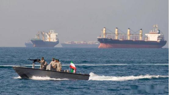 一件能影响咱们油价的大事发生了，全球近三分之一海运原油的通道彻底堵死，海湾产油国