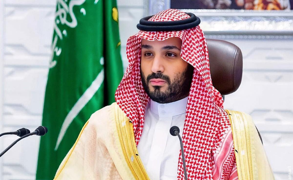 这通主动拨来的电话，不仅坐实了中东老大哥的焦虑，更撕开了地缘政治的新口子。小