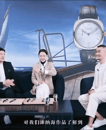 迪丽热巴与这位年轻有为的品牌老总同框的画面，意外地让人眼前一亮！这位商界精英显然