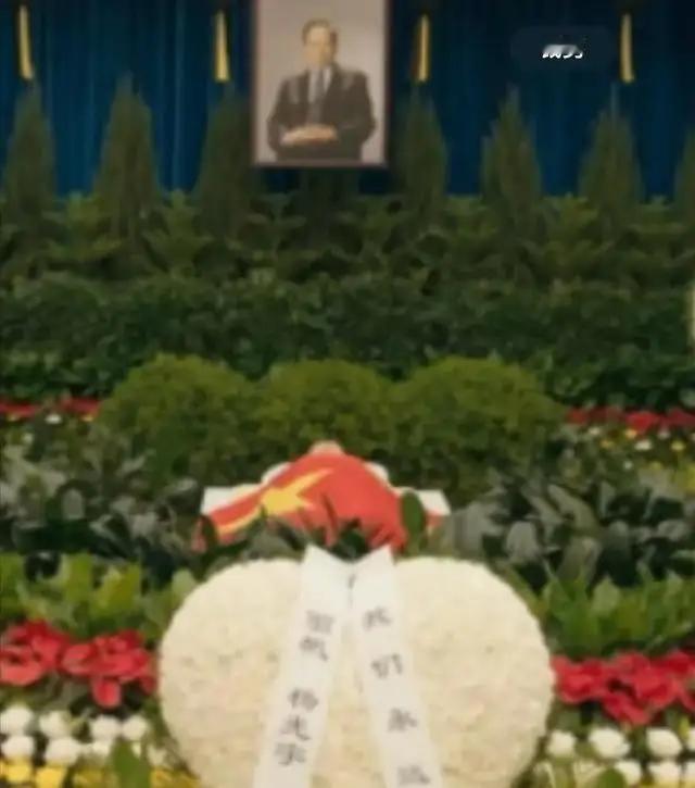 杨振宁逝世不到24小时，清华的这一举动，意义远超想象2025年10月18日，那