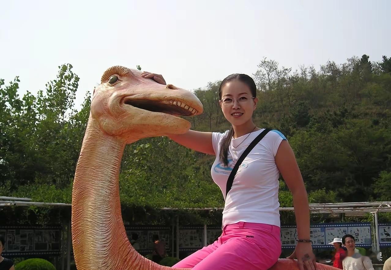 不知道怎么了现在特别喜欢看老照片，老照片的真实感太珍贵了，现在的美女照片基本都是