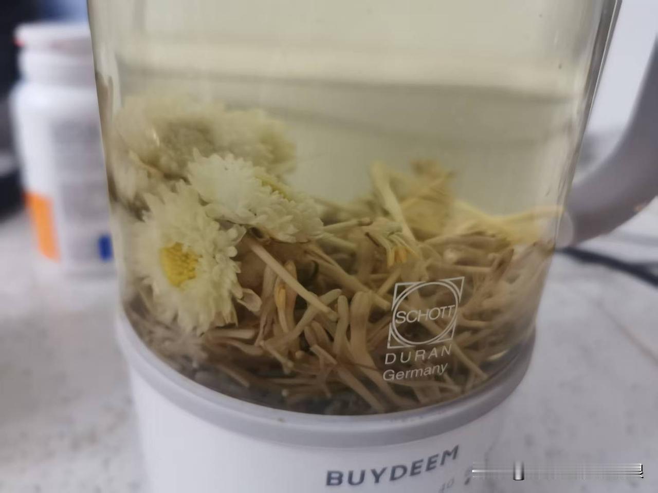 12.3，白天觉得不如平时有力气，晚上睡前开始咽干，含了一个西瓜霜润喉片睡觉。