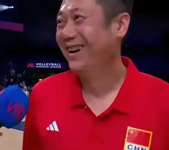 自媒体纯牛奶管第四名的中国女排叫准二流球队，因为打不过波兰、巴西和意大利女排，甚