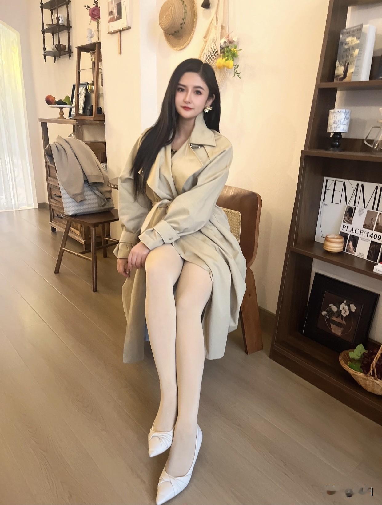 怎样穿搭让自己更美驼色大衣适配度超高，只要掌握这些搭配技巧，轻松变美不是梦。