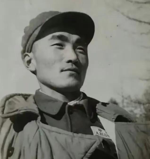 1951年，志愿军91团被美军包围，在制定突围方案时，团长决定向南突围。 当