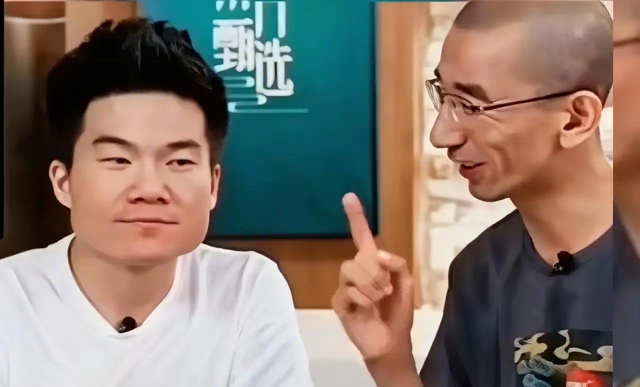谁看了不替董宇辉揪心？东方小孙那似真似假的笑和调侃，对着董宇辉满脸的失望尴尬，这