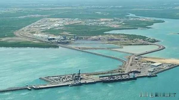 撕毁99年中国租约，澳大利亚强夺达尔文港！近日，澳大利亚总理阿尔巴尼