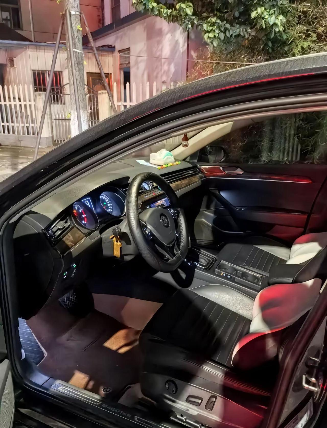 四个角度拍了爱车，突然发现，七年的车还能如此耀眼，好像刚提车时那种感觉依然在迈腾