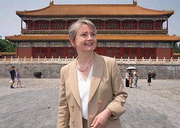 英国外相访华，最耐人寻味的不是谈了什么，而是她回国前的一番表态。因为国内有人说