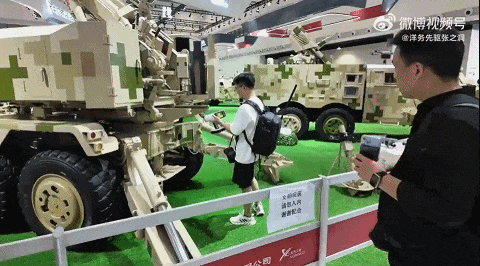 国安部的新文章揭露了2024年珠海航展那个背着扫描数传一体设备进入兵器馆展厅围栏