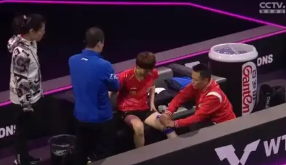 还能暂停几次？瑞典大满贯首轮，张本智和又在暂停时给自己加戏了。场上打一半