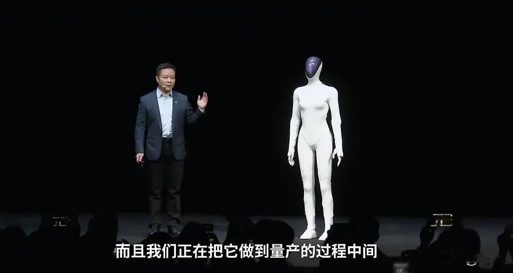 小鹏悄悄换赛道发布最强机器人IRON，马斯克表示遇到对手了！11月5日，小鹏老板