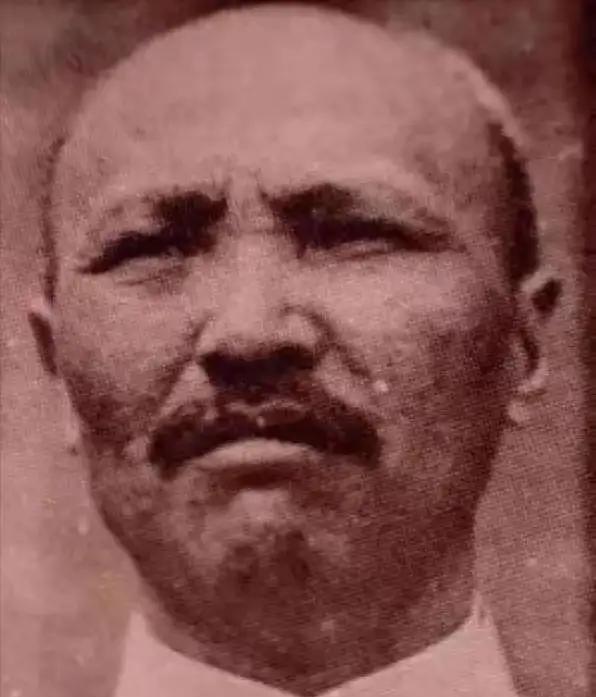 1947年，孙殿英兵败被俘，被绑押进解放军指挥部。他本以为必死无疑，司令员刘伯承