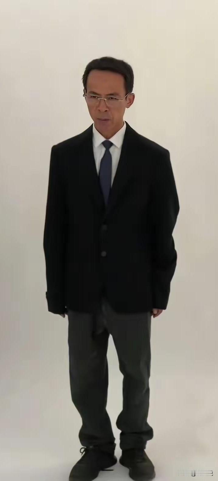 “鸡排哥”在景德镇的热度消失了吗？怎么开始出来找热度了？最近，鸡排哥搞