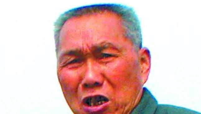 1993年，湖南16岁女孩考上了重点高中，父亲却把通知书烧了。无奈之下，她