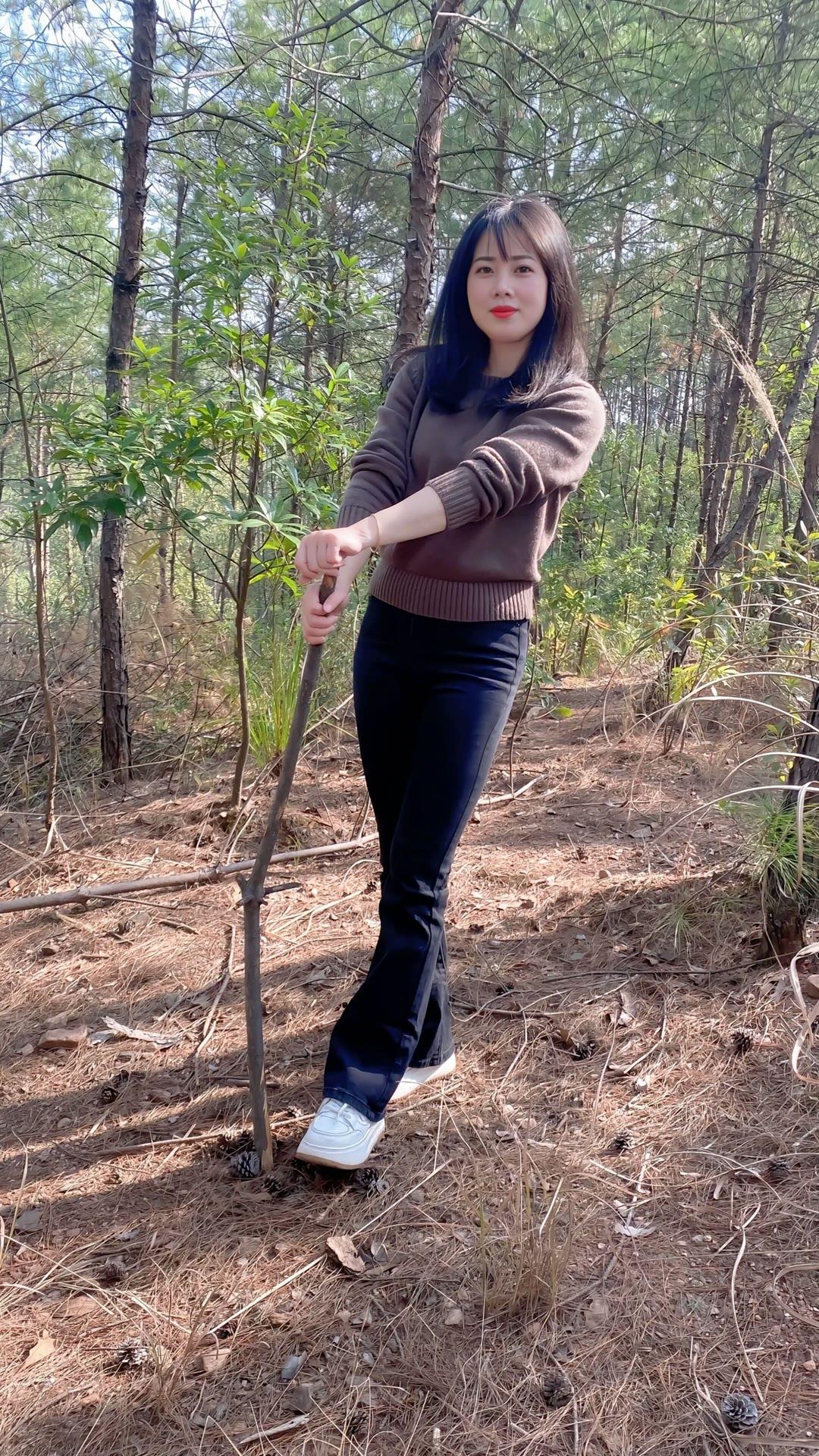 生活就像一幅丰富多彩的画卷，每一笔都蕴含着独特的意义，我们需以敏锐的洞察力和豁达