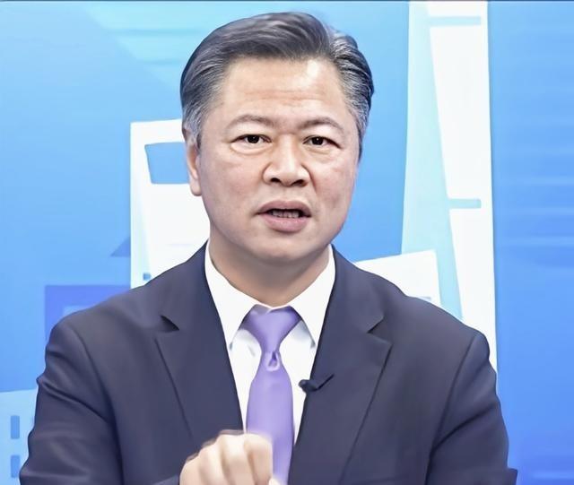 赖岳谦太敢说了，曾直言中国战略思维过时了！他曾说：中国大陆过去一直强调自己不怕事
