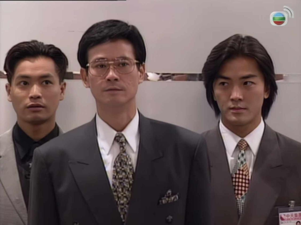 时尚的轮回暑假的TVB重温，今年笑看风云，龙哥的这套“校服”可以，果然时尚是轮