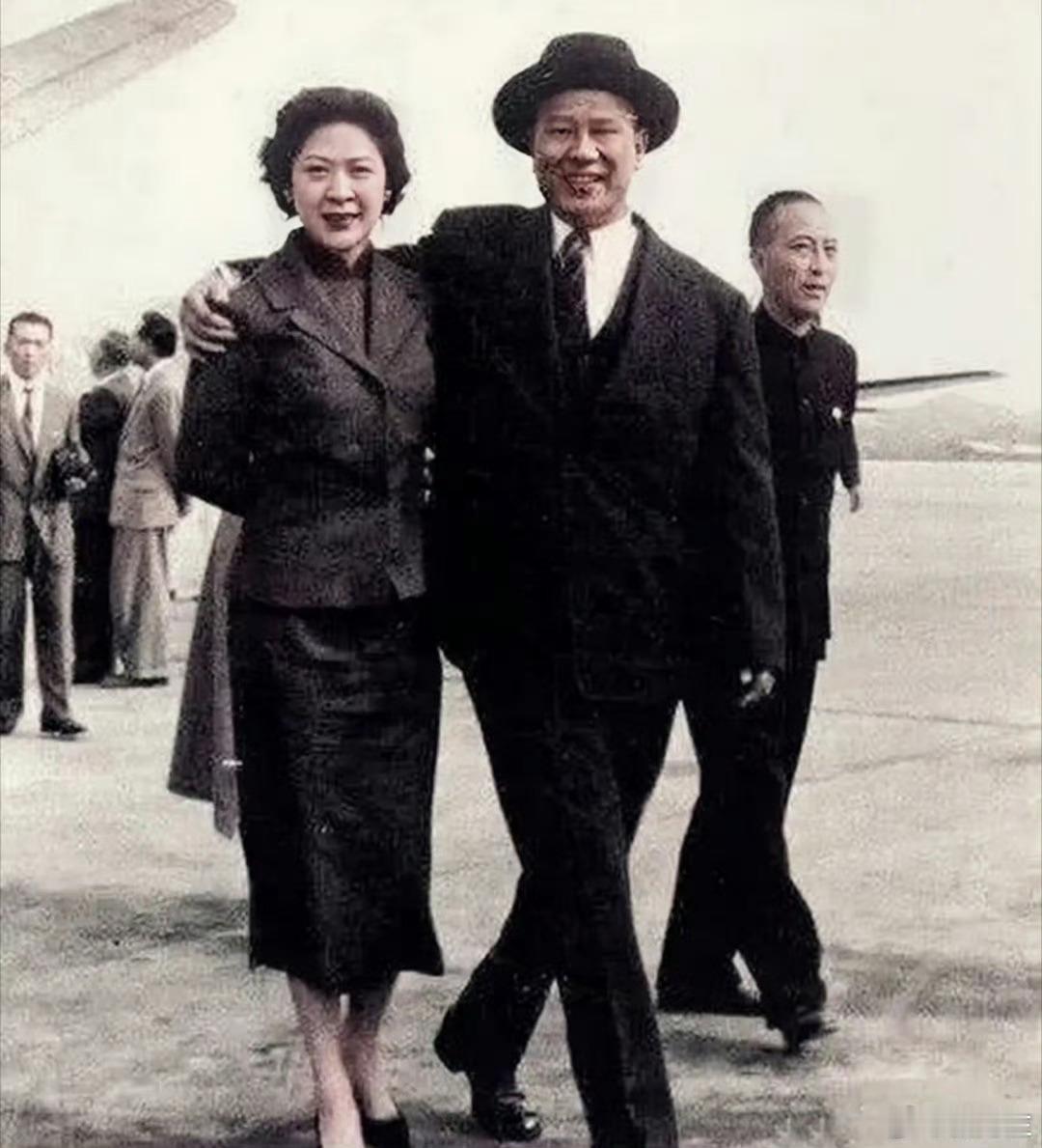 📸老照片｜1958年，中国台湾松山机场。年近七旬的白崇禧，早早来到机场，迎接阔
