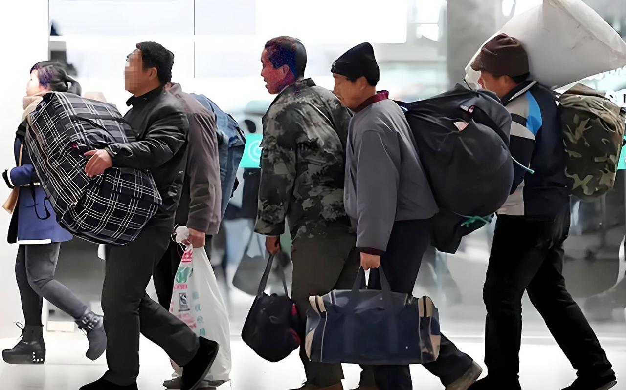 忽然有点心酸，以前是衣锦还乡，后来是恶意返乡，现在是返乡滞乡。作为一个土生土长