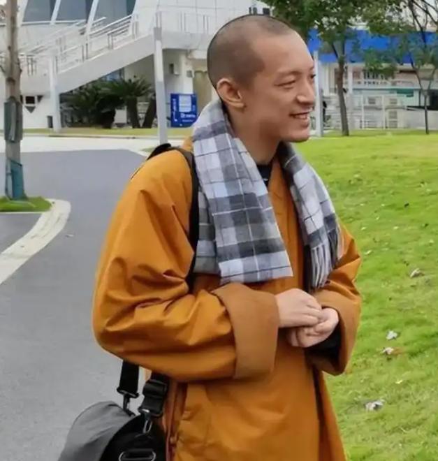 北大数学天才柳智宇出家12年后还俗。他留下了一句让无数人沉默的话：“寺庙里的人际