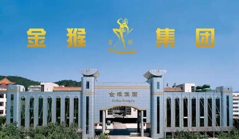今年阅兵式子弟兵们穿的鞋子都出自山东这个工厂。山东威海的金猴鞋业，从09年开始