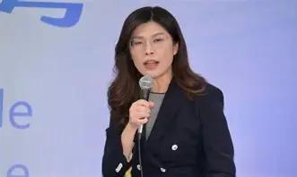 够硬气！郑丽文拒绝出席民进党当局举办的“双十庆典”，打破惯例。这话可不是博
