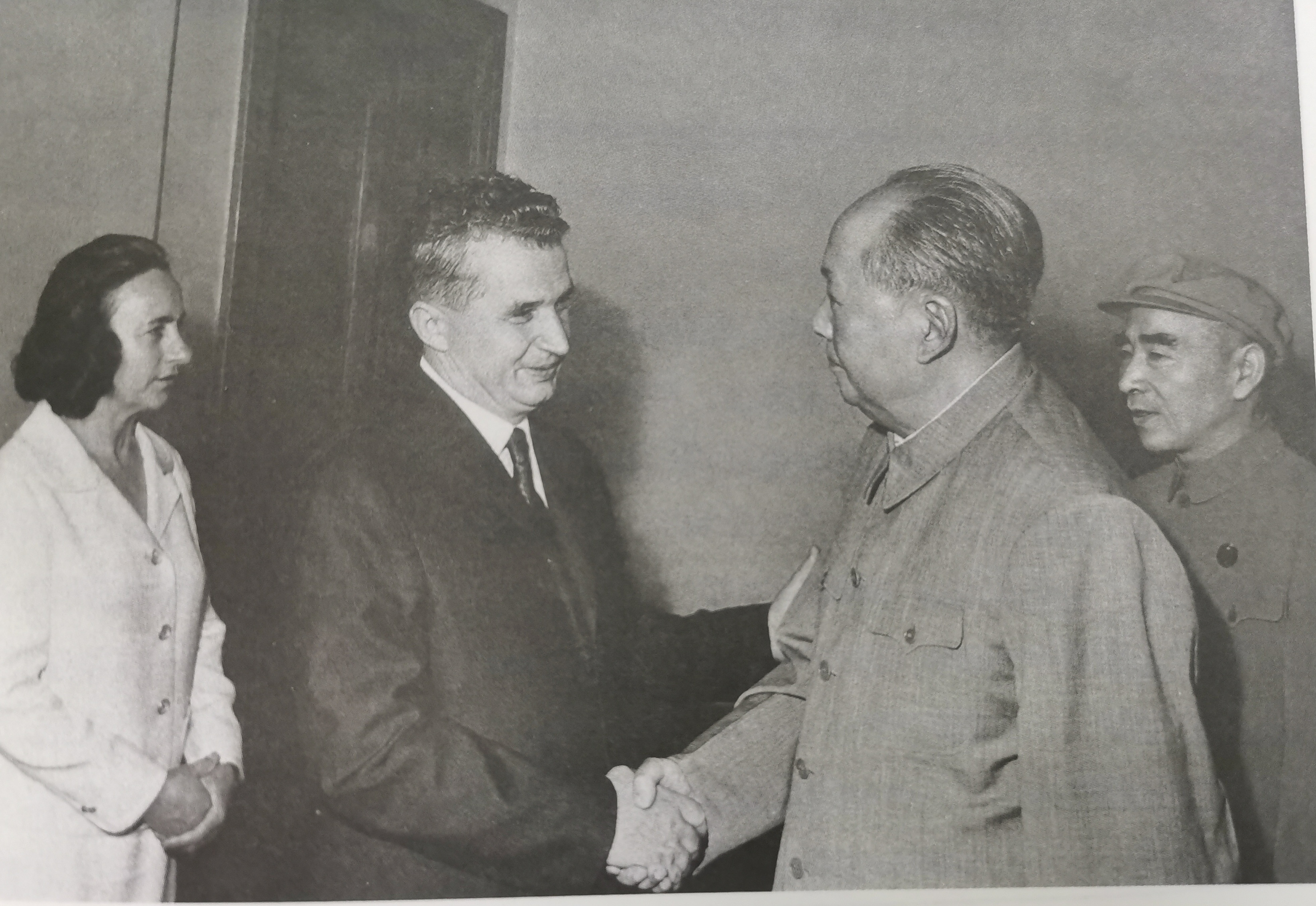 林彪最后一次会见外宾是什么时候？那是1971年6月3日，林彪陪同毛主席接见，罗马