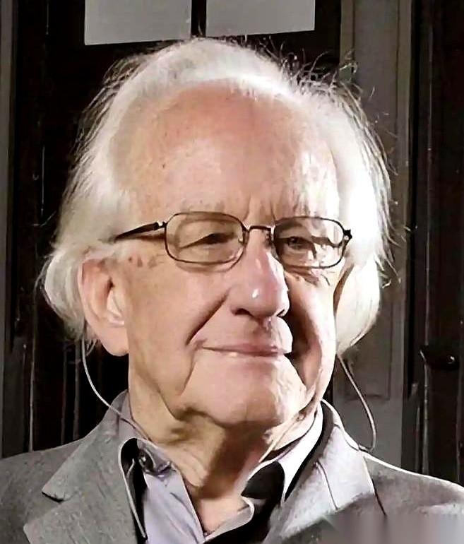 40年前，他看了一眼苏联，说：十年内，你必倒。结果，真倒了。20年前，他又看