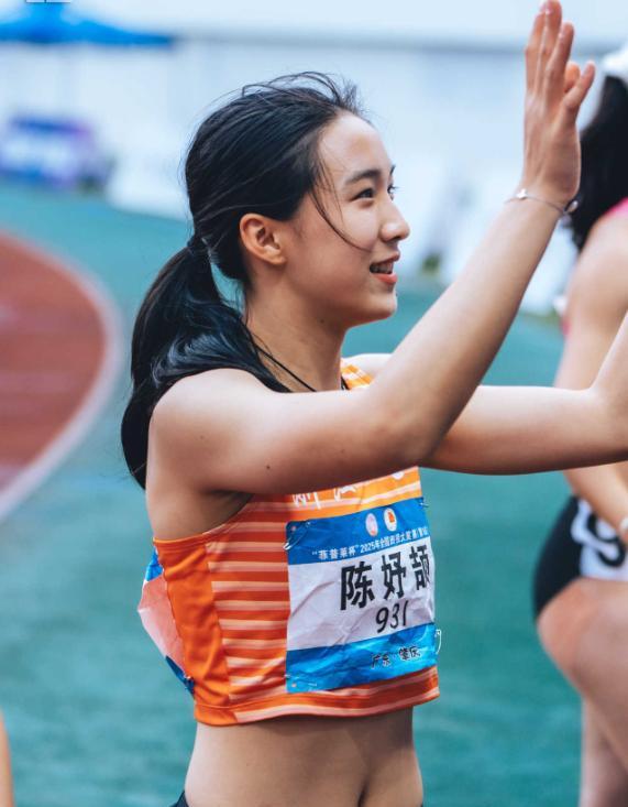 世界田联公布最新女子百米排名，中国16岁新星陈妤颉仅列第142位。这个结