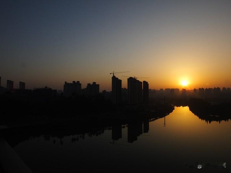 晒图笔记大赛立冬时节，陕西少华山藏着别样美景。少华山在渭南市华州区，和华山同宗