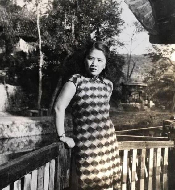 1938年，周恩来安排一女特工打入国民党高层刺探情报，谁料她竟嫁给了国军高官，身