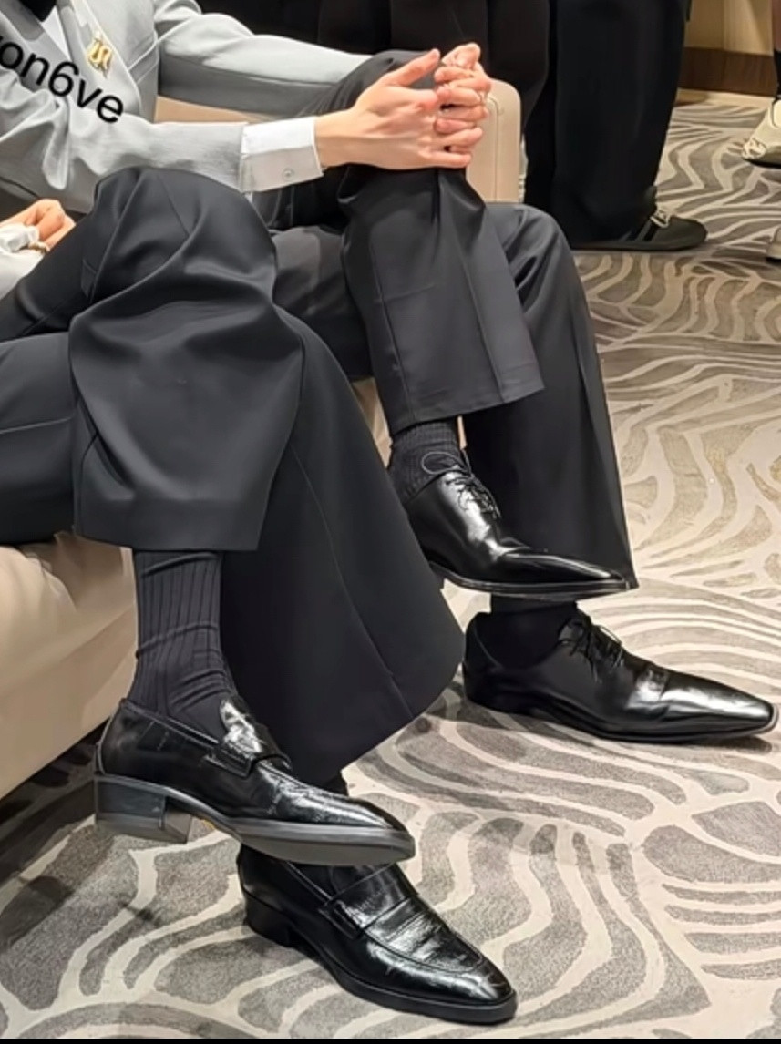 第一次宁视男人的皮鞋👞。​​​