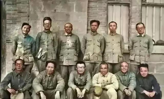 长征那二万五千里啊，可把毛主席和这些将帅们折腾坏了。好不容易到了陕北延安，你瞧瞧